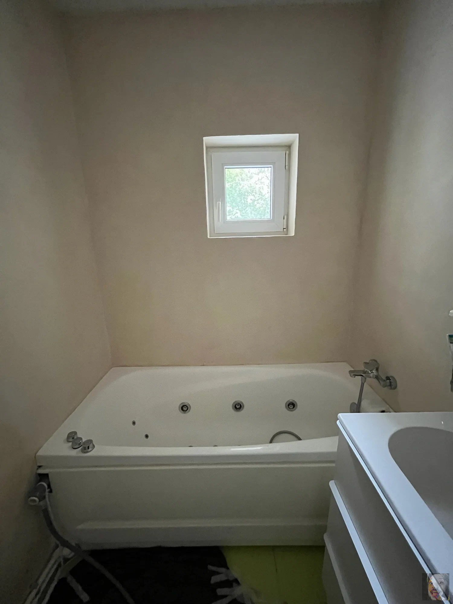 Tencuială Decorativă Archi Concrete – Ciment Decorativ – Aplicare ciment decorativ peste gresia existenta – DuneWalls Vladimir Stanescu materiale Novacolor