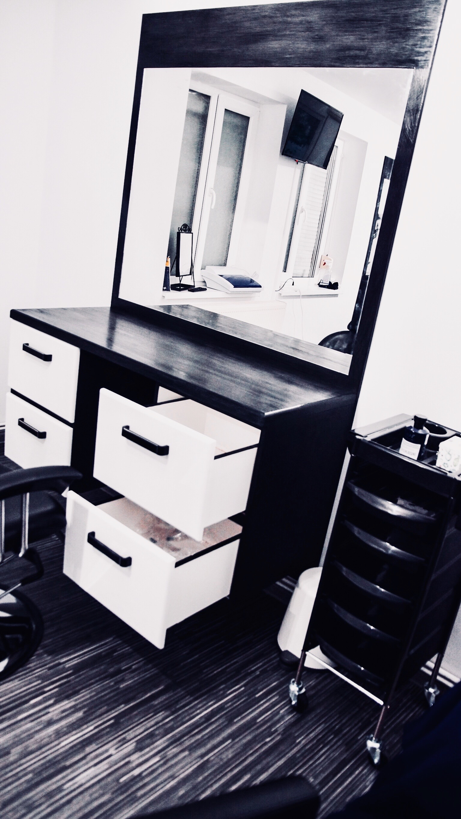 Mobilier finisaj custom – DuneWalls Vladimir Stanescu materiale Novacolor