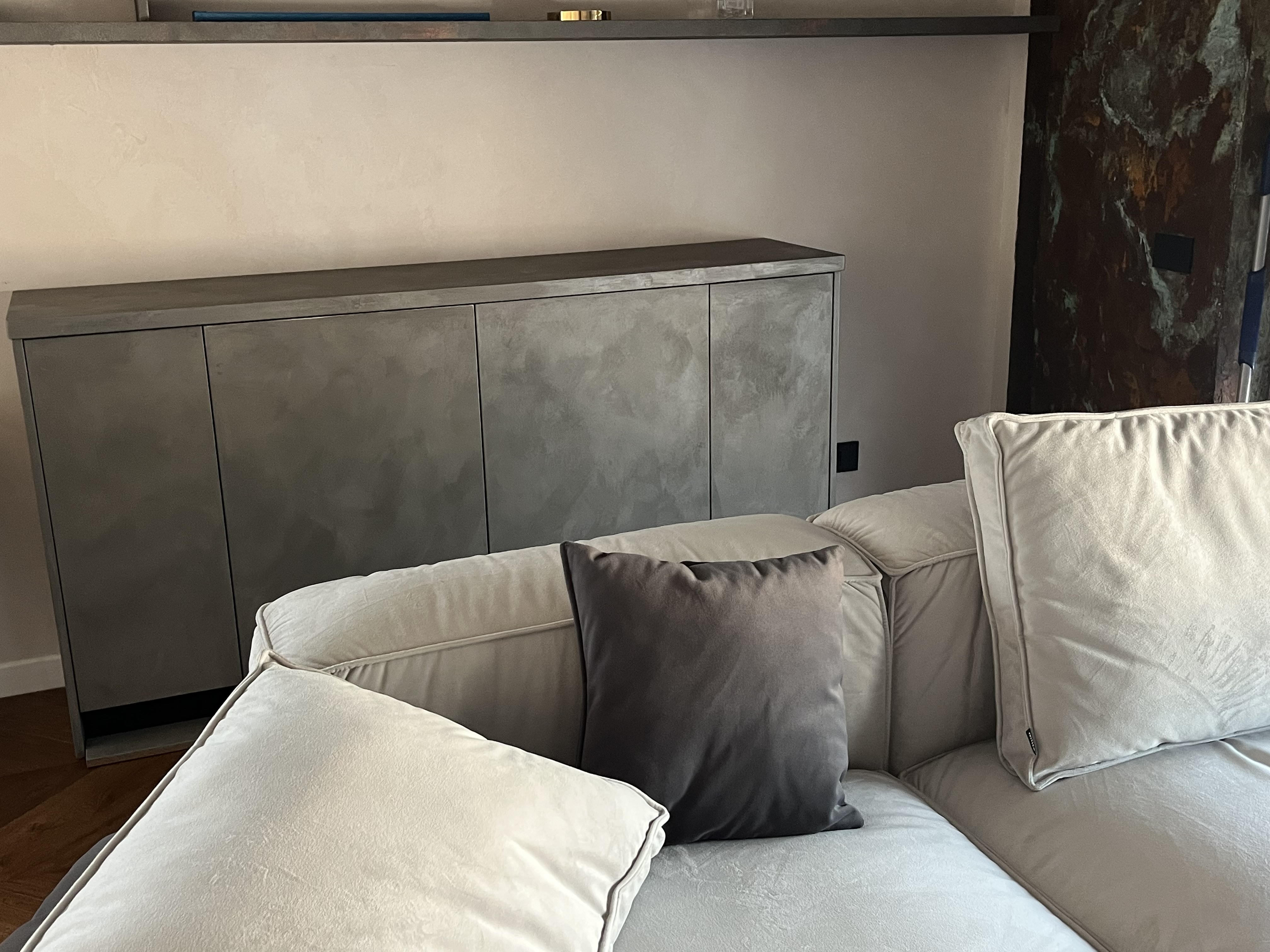 Mobilier finisaj custom – DuneWalls Vladimir Stanescu materiale Novacolor