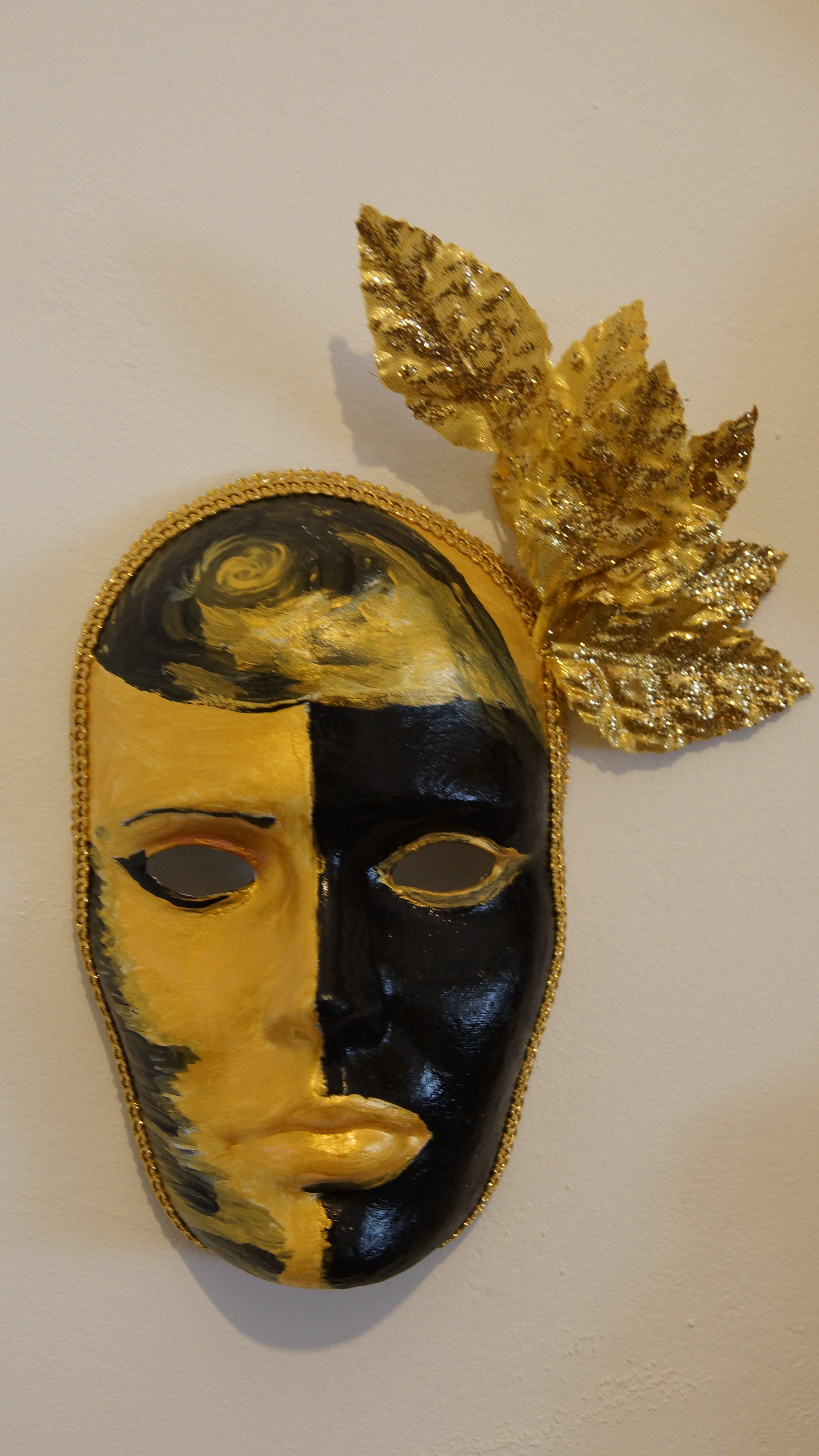 Decorațiuni Handmade Papier Maché – Masti decorative – DuneWalls Vladimir Stanescu materiale Novacolor