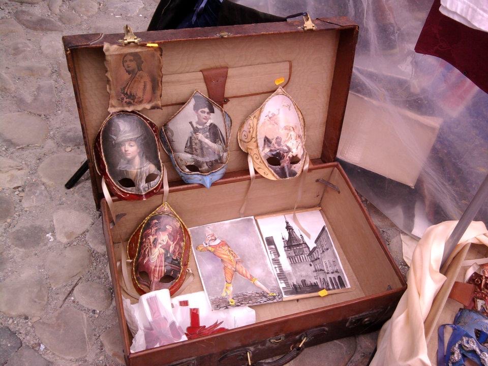 Decorațiuni Handmade Papier Maché – Masti decorative – DuneWalls Vladimir Stanescu materiale Novacolor