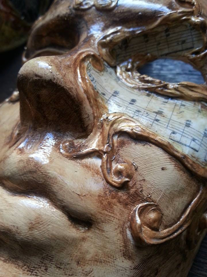 Decorațiuni Handmade Papier Maché – Masti decorative – DuneWalls Vladimir Stanescu materiale Novacolor