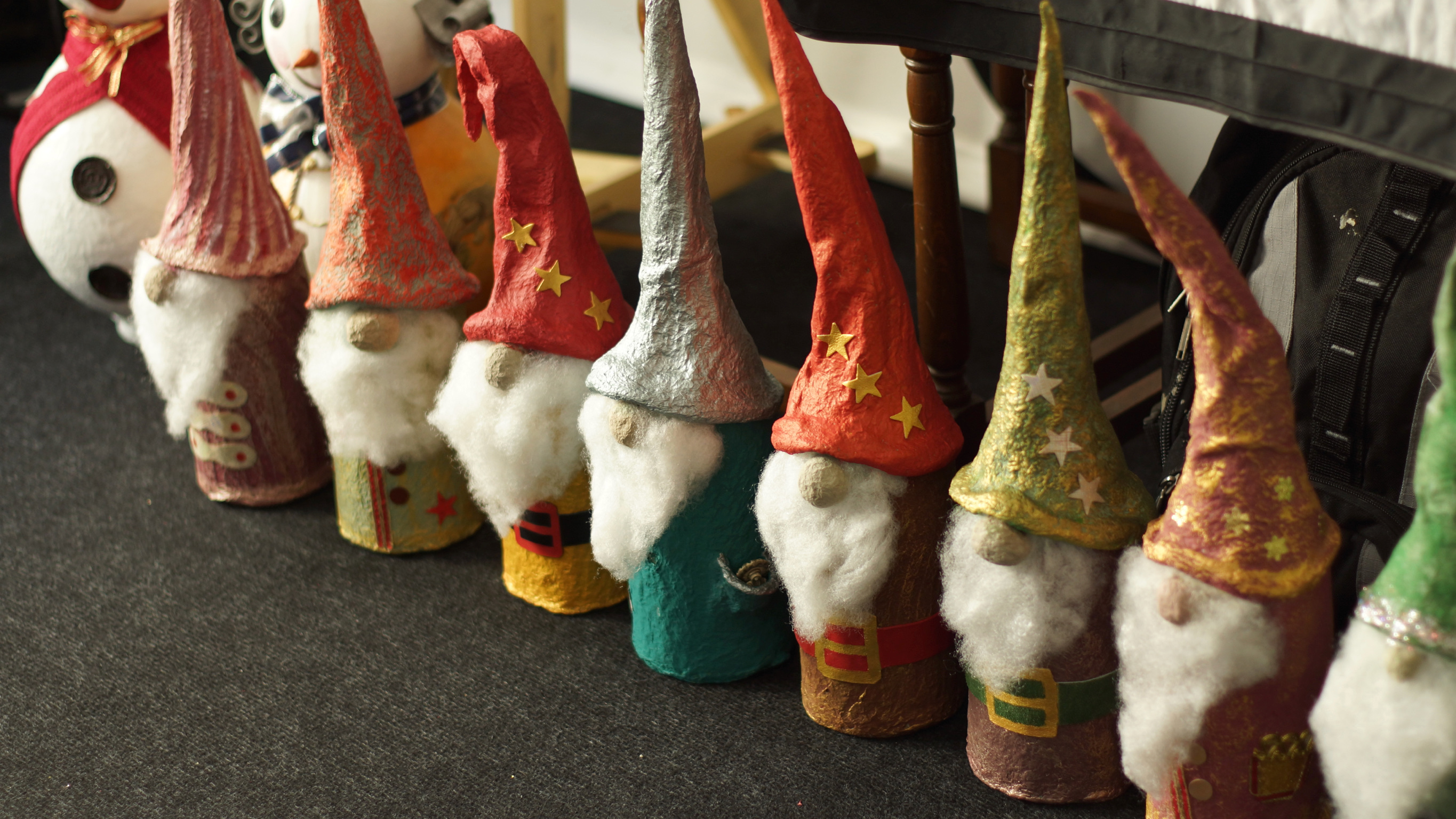 Decorațiuni Handmade Papier Maché – Decoratiuni de Craciun – DuneWalls Vladimir Stanescu materiale Novacolor